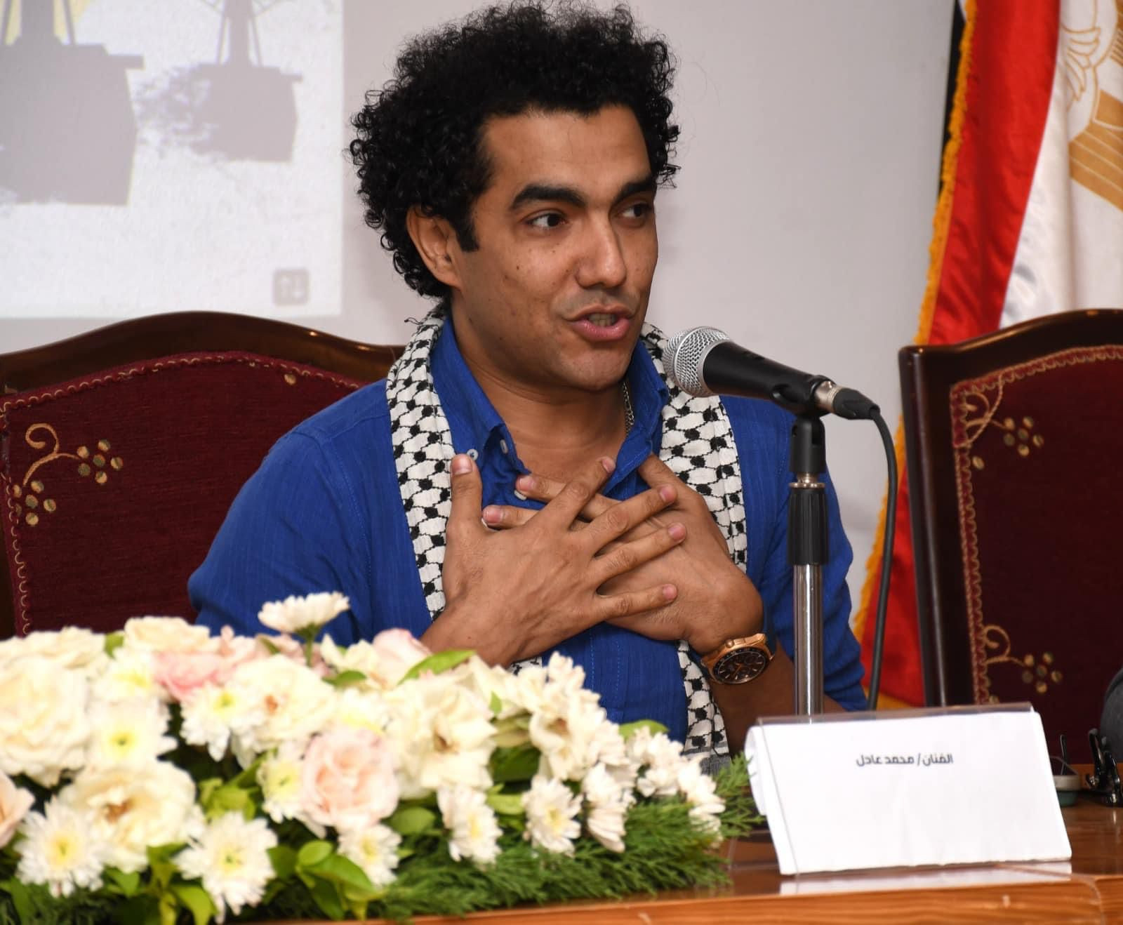 تكريم محمد عادل في كلية الإعلام جامعة مصر
