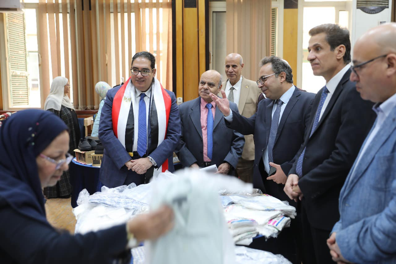 معرض ملابس لطلاب جامعة القاهرة