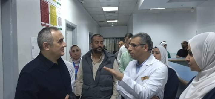الدكتور محمد مصطفى عبد الغفار أثناء تفقده مستشفى الأحرار بالزقازيق