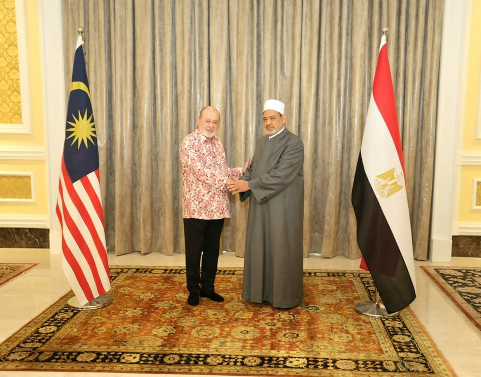 الإمام الطيب وملك ماليزيا