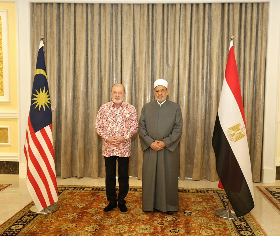 الإمام الطيب وملك ماليزيا